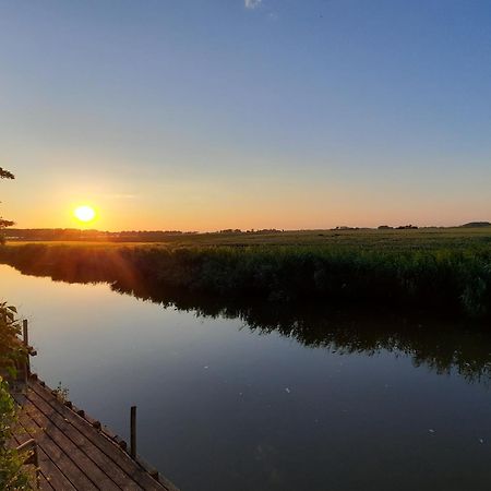 Appartement 2 Met Terras Aan De Tuin Van Op De Roemte Baflo Ngoại thất bức ảnh