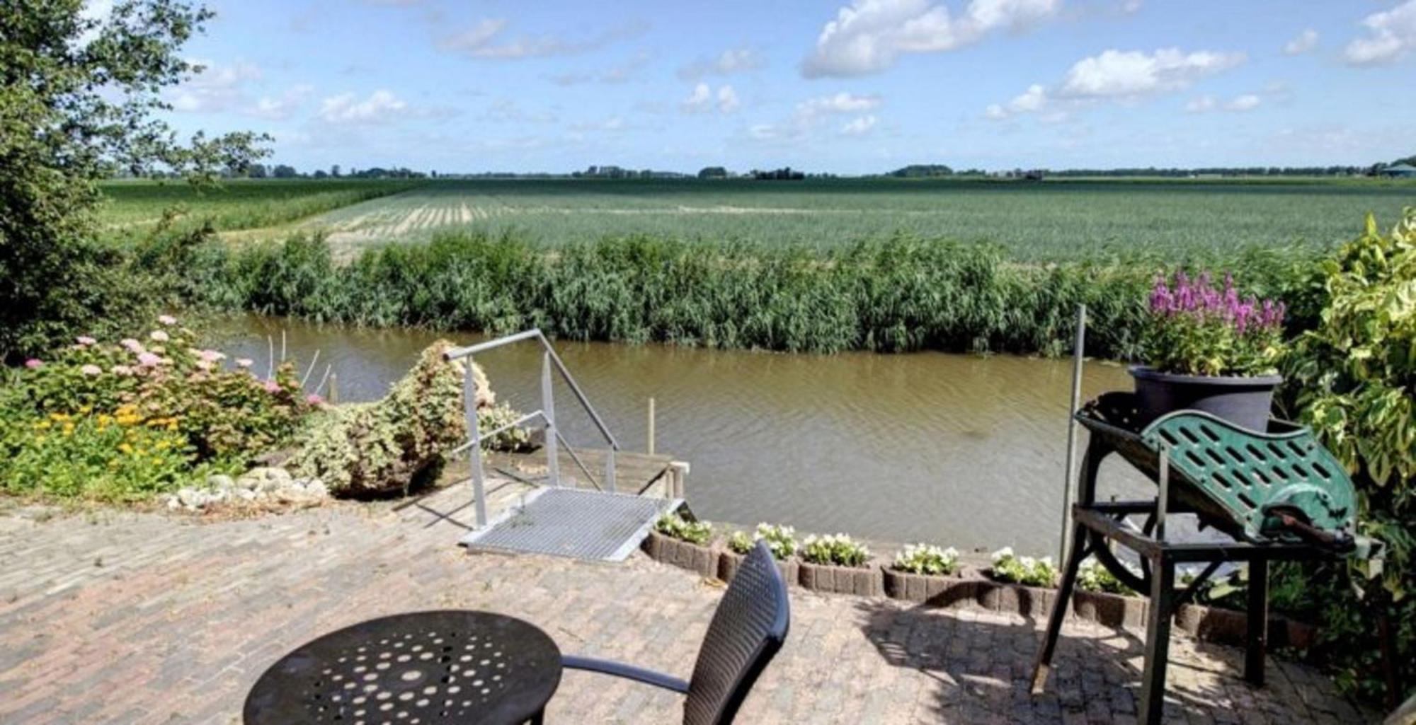 Appartement 2 Met Terras Aan De Tuin Van Op De Roemte Baflo Ngoại thất bức ảnh