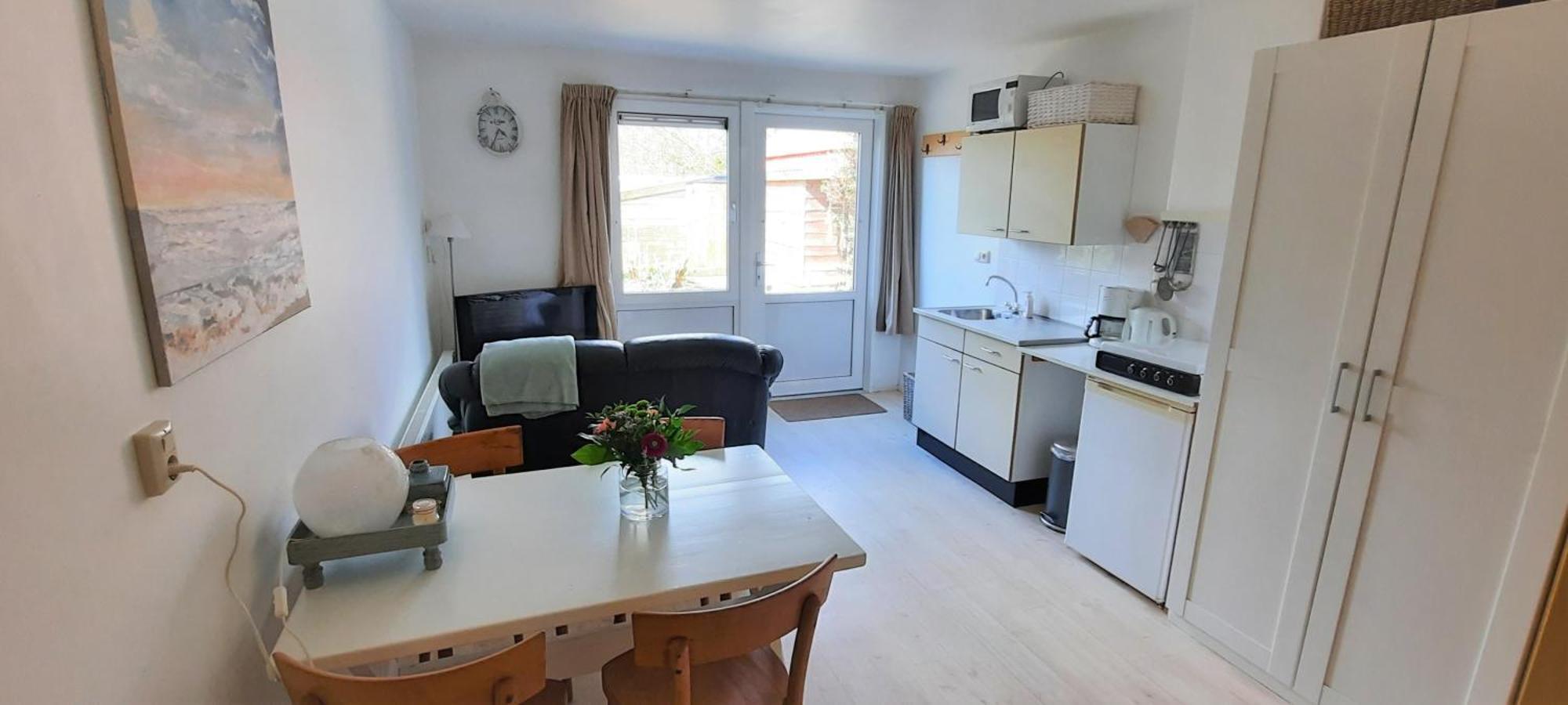 Appartement 2 Met Terras Aan De Tuin Van Op De Roemte Baflo Ngoại thất bức ảnh